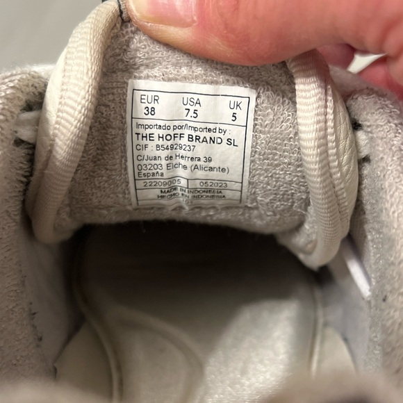 HOFF women’s metro sneaker size 7.5 blue and white leather, rubber sole - Picture 7 of 8